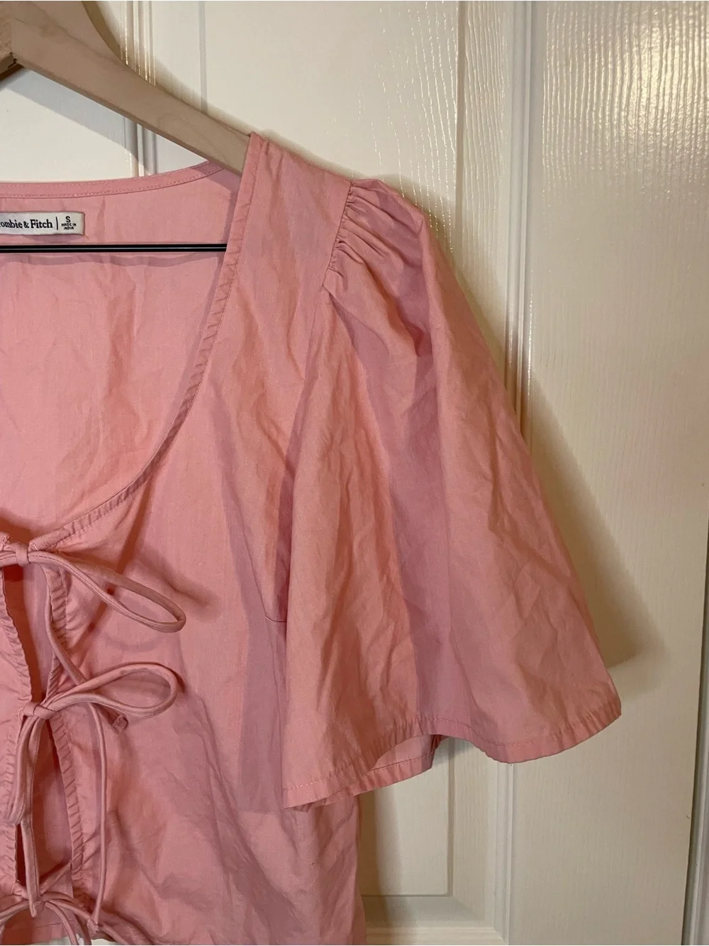 Abercrombie & Fitch Puff Sleeve Tie Up Blouse in Baby Pink Size Small